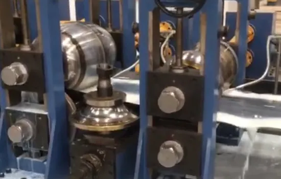 Linea di produzione di tubi di saldatura standard 28 Laminatoio per tubi quadrato in acciaio zincato